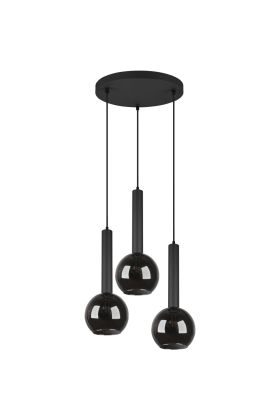 Trio Clayton 310390332 zwarte hanglamp met drie pendels aan een ronde plafondplaat. De pendels hebben een buis van 30cm en verchroomd glazen kapjes met een E27 fitting