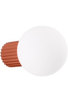 Sollux Halo SL.1727 oker rood geribbelde wandlamp met wit bolvormig glazen kap