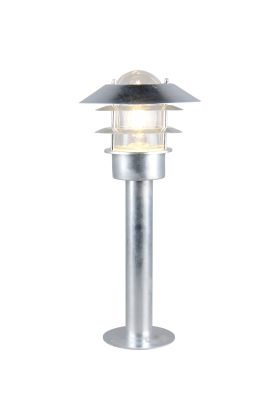 Trio Ruvuma zink kleurige wandlamp van 23,5 cm hoog voor kustgebieden met staande lantaarn met lamellen voor een glazen kap